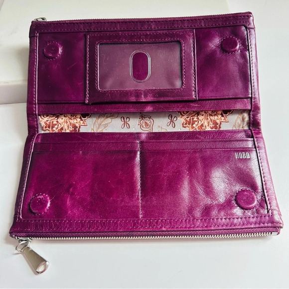 Hobo International Taylor Plum Vintage Leather Wallet - Picture 4 of 13
